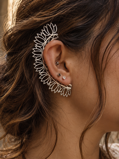 Earcuff flor de loto plateado