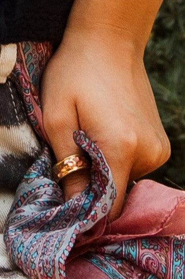 Anillo Taamba martilleado Cooper