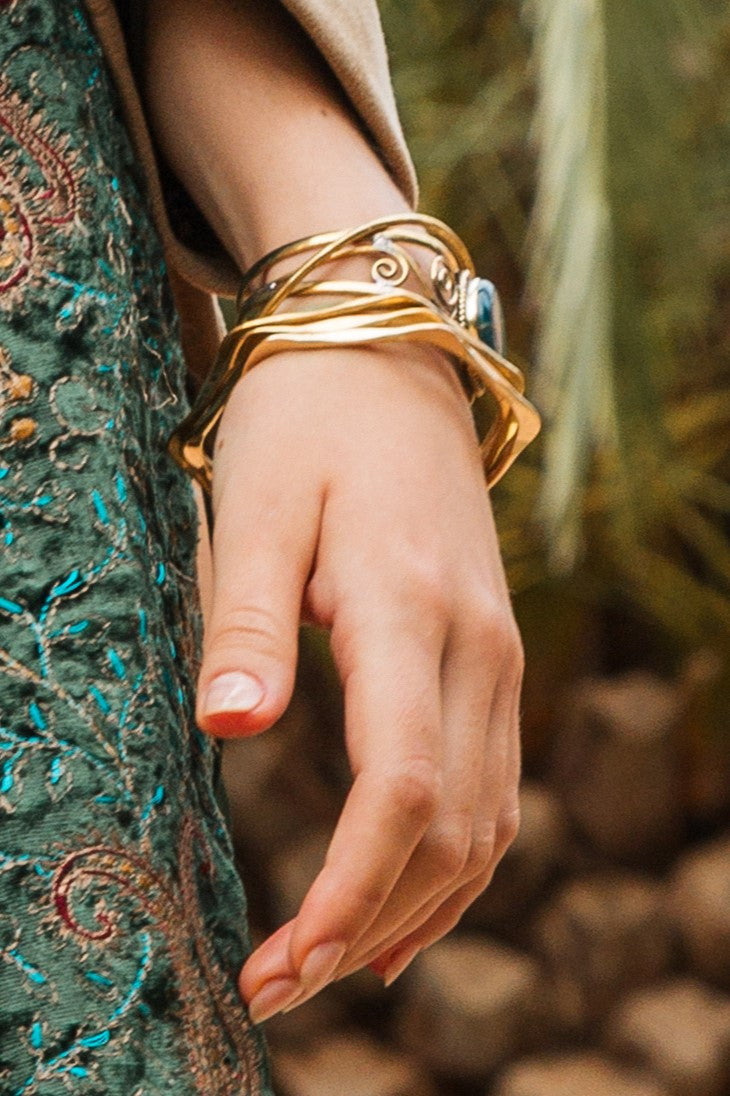 Brazalete fino dorado héxagono