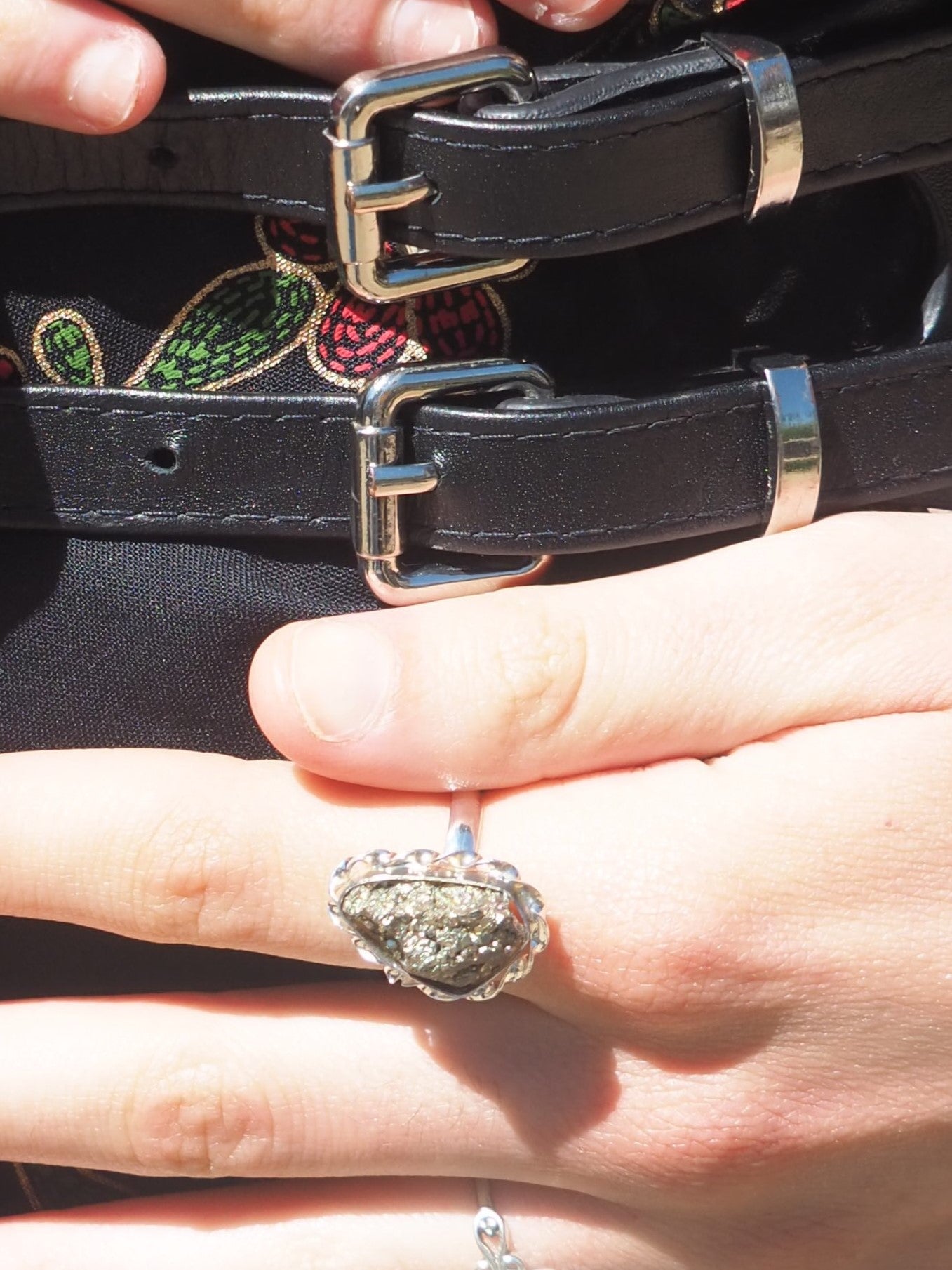 Anillo mineral sin pulir Pirita