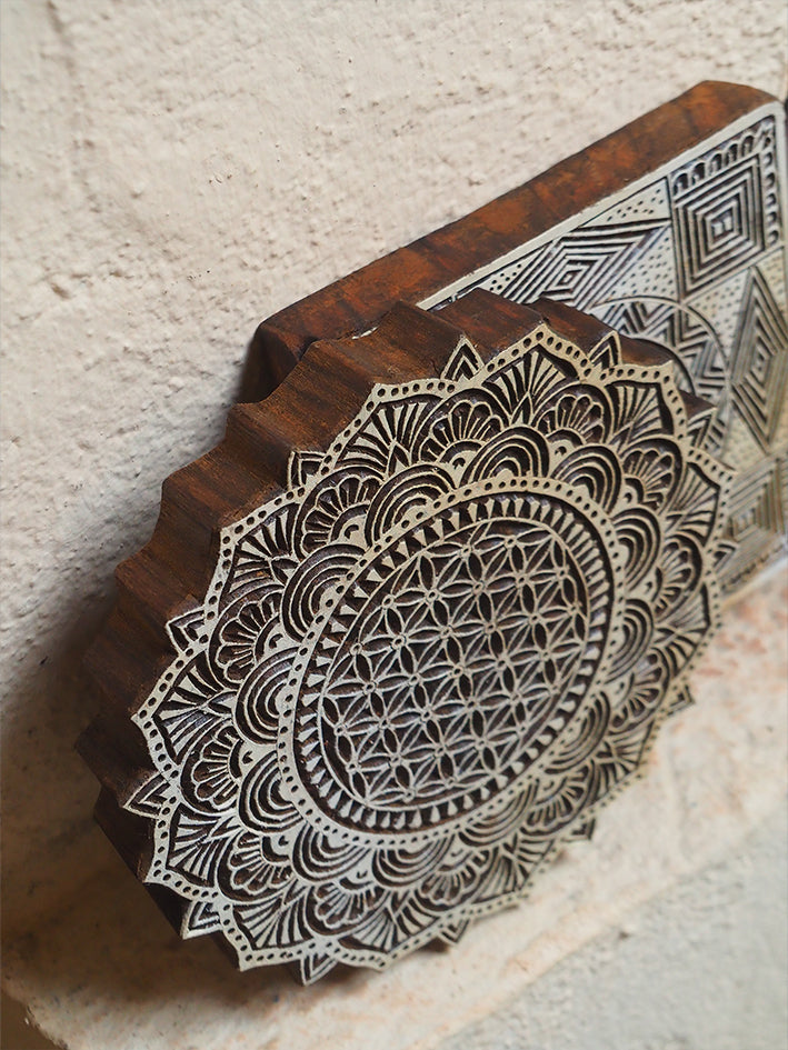 Pieza tallada decorativa mandala flor de la vida