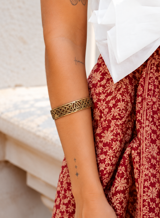 Brazalete Gold tribal dorado, hecho a mano en la India