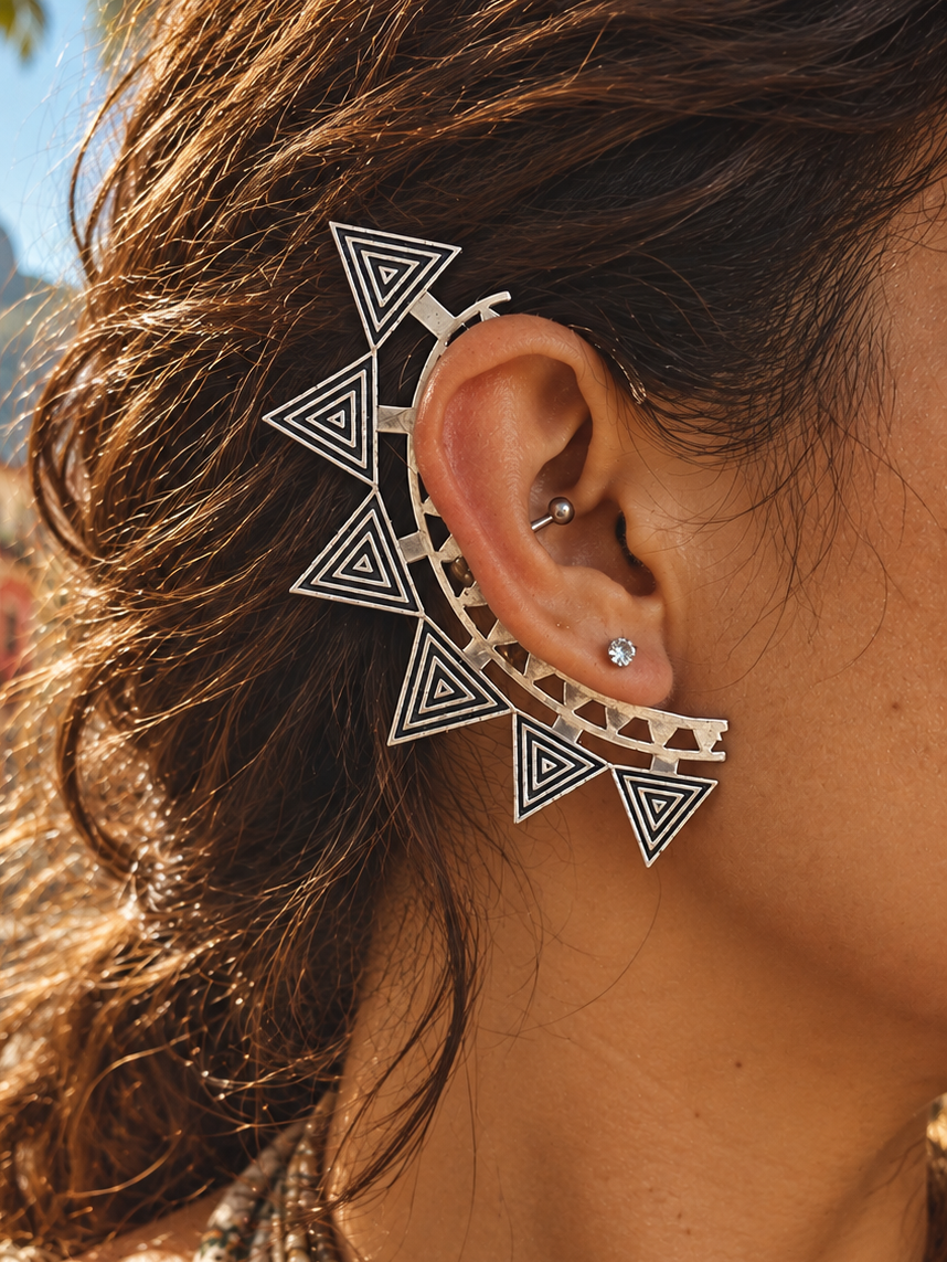 Earcuff Tria plateado, hecho a mano en la India