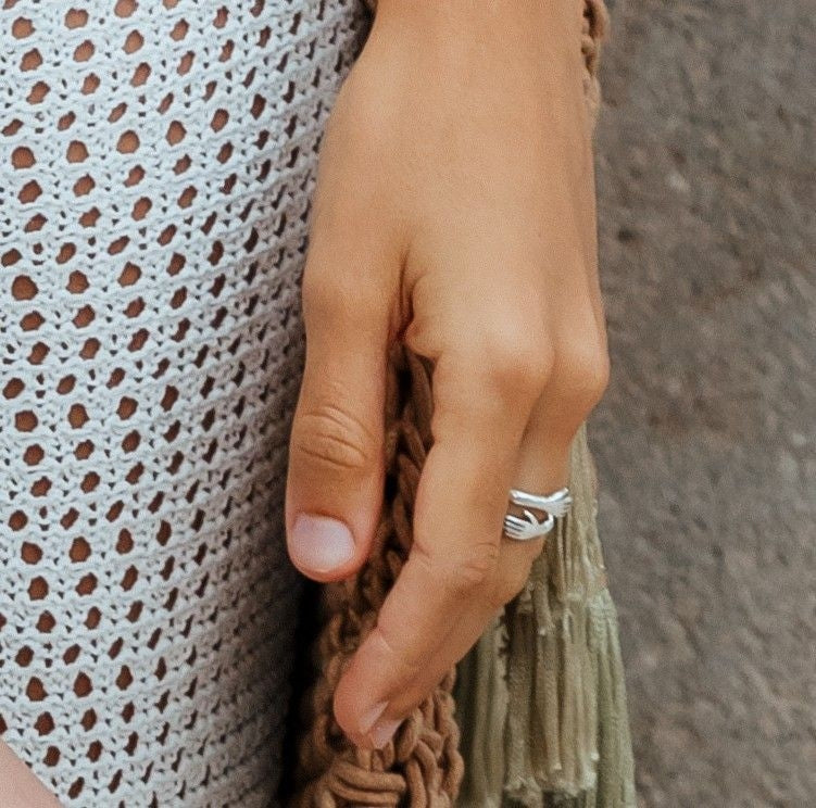 Anillo Hug plateado