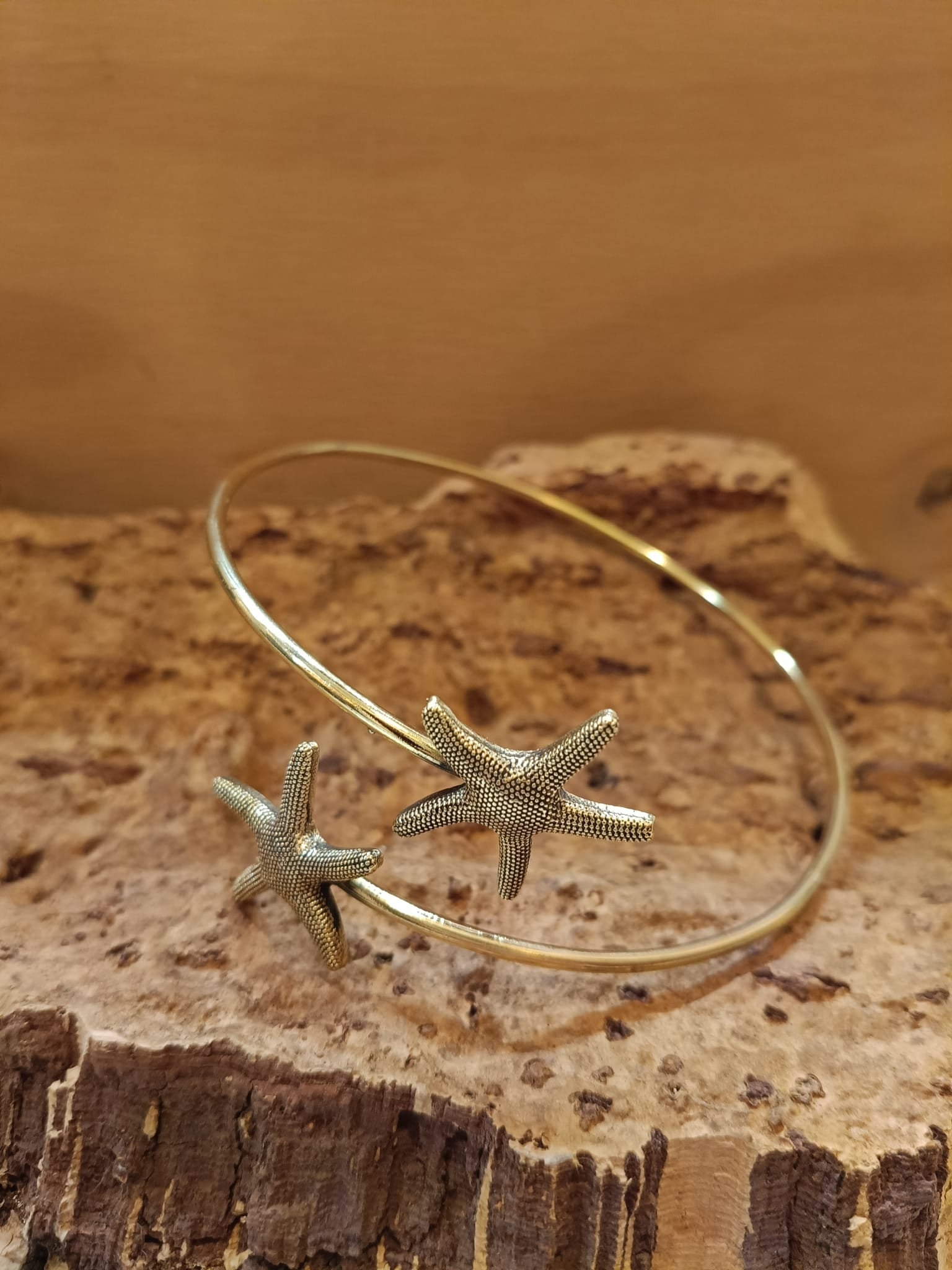 Brazalete con estrella de mar dorado