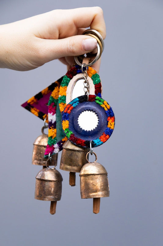 Llavero Holi Bell, hecho a mano en la India