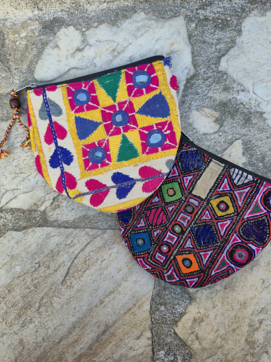 Monedero old banjara media luna 15x18 cm, hecho a mano en la India