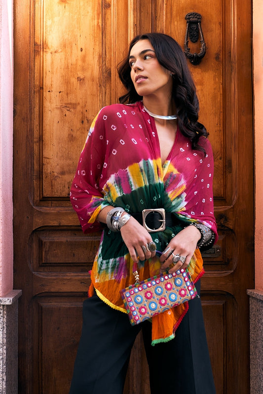 Pañuelo Bhandani multicolor pompon, hecho a mano en la India